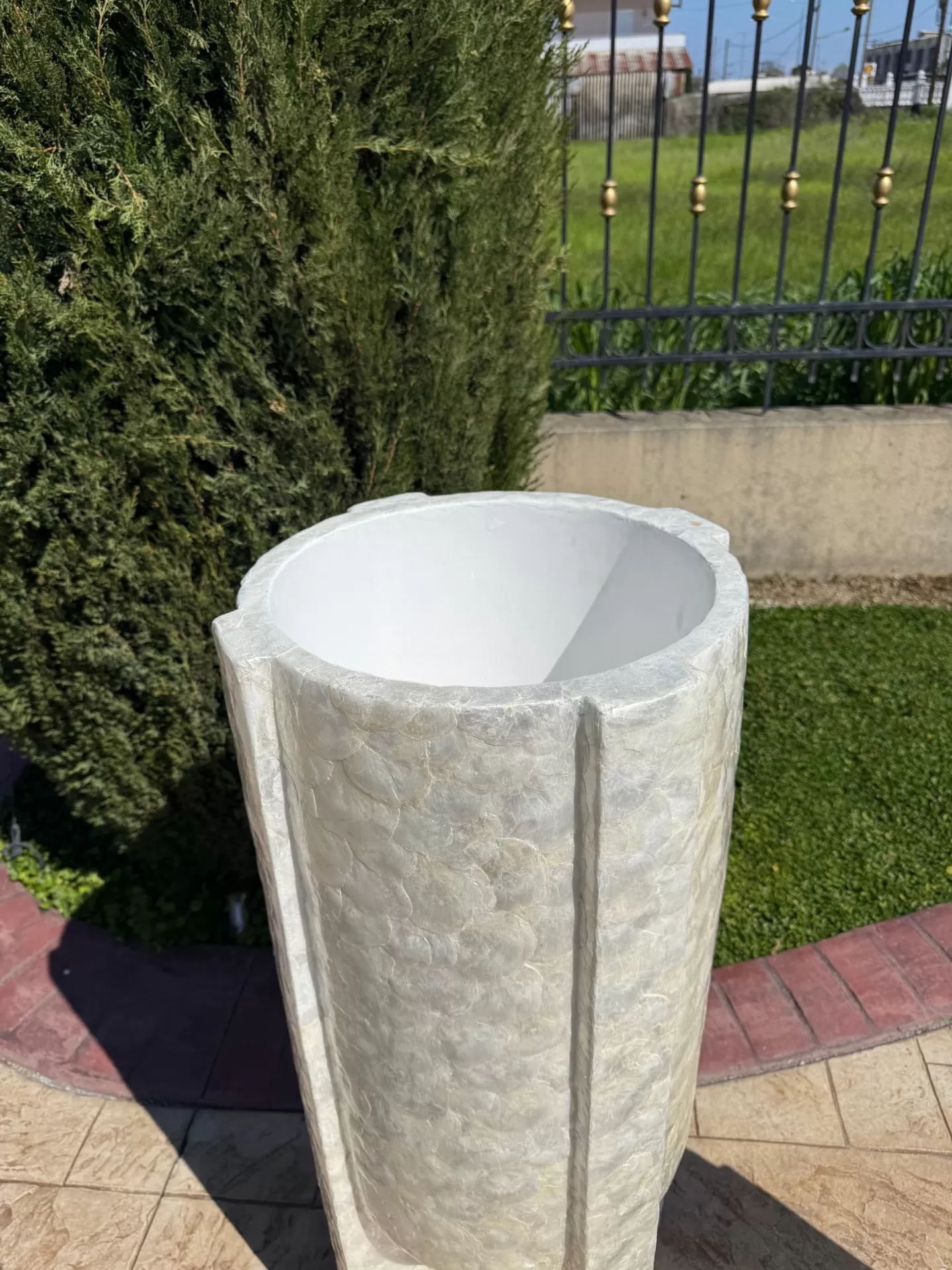 Μεγάλο Διακοσμητικό Κασπώ 102cm με Όψη Οστράκο – Φίλντισι Mother of Pearl, Luxury Design
